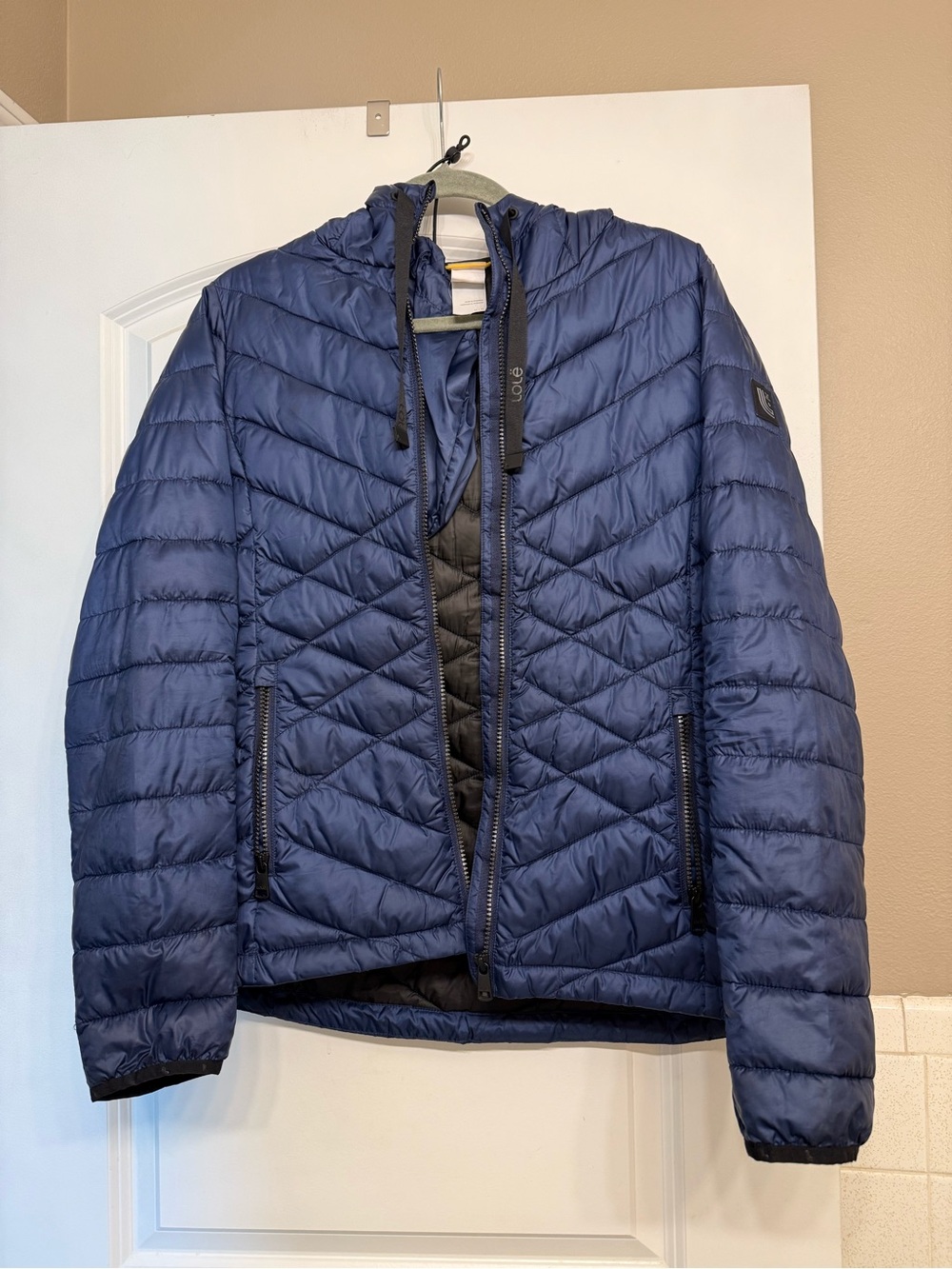 Lolë Women’s The Base Packable Insulated Hooded Jacket